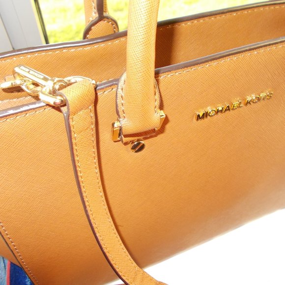 Michael Kors - Picture 5 of 7